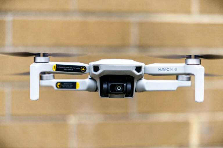 Drones na Limpeza Condominial: Tecnologia e Eficiência a Serviço dos Condomínios
